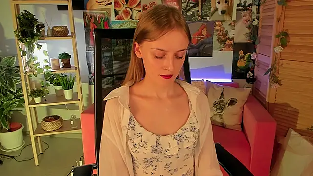 Snapshot of KiraMontoya chatting on 03-16-25, 12:34 KiraMontoya online show from 03-16-25, 12:34