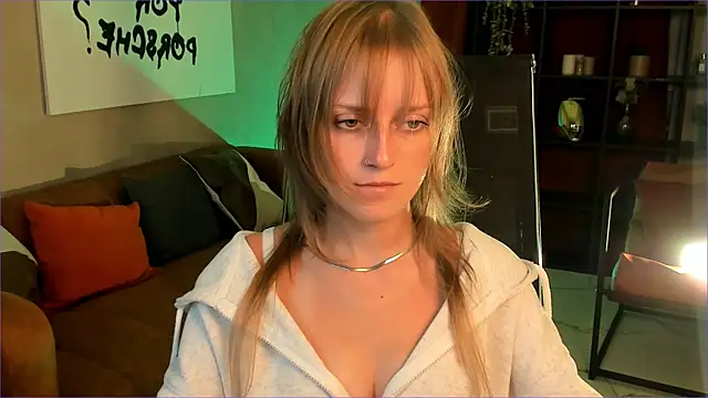 Snapshot of KiraMontoya chatting on 09-09-25, 08:30 KiraMontoya online show from 09-09-25, 08:30