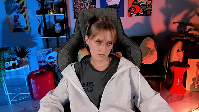 Snapshot of KiraMontoya chatting on 09-19-25, 05:35 KiraMontoya online show from 09-19-25, 05:35