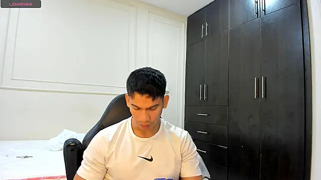 ANDRES STUD online show from 04-22-26, 05:32