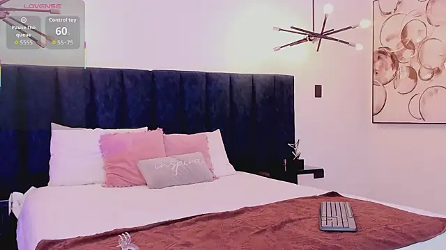 Snapshot of nattashaa7 chatting on 10-18-25, 11:44 nattashaa7 online show from 10-18-25, 11:44