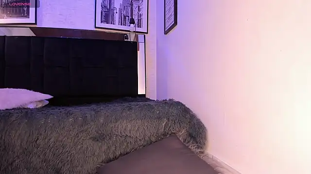 tylla  online show from 11-10-25, 03:05