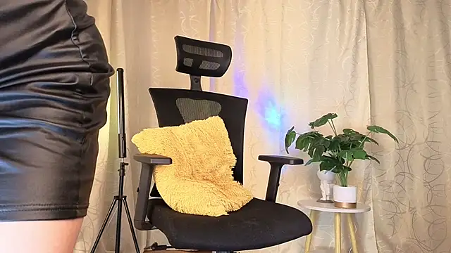 Snapshot of sophia_dumont chatting on 06-02-26, 10:06 sophia dumont online show from 06-02-26, 10:06
