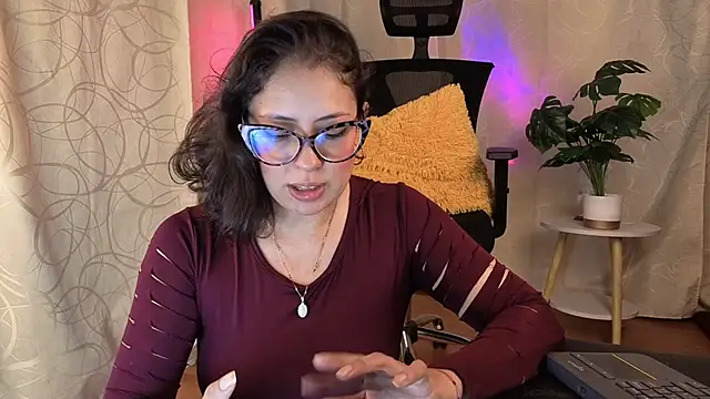 Snapshot of sophia_dumont chatting on 06-08-26, 03:29 sophia dumont online show from 06-08-26, 03:29
