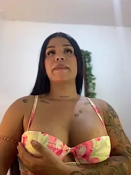 Snapshot of tinalove7 chatting on 10-02-25, 10:17 tinalove7 online show from 10-02-25, 10:17