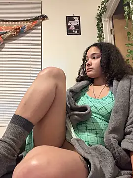 Snapshot of tastylolaaa chatting on 10-26-25, 10:43 tastylolaaa online show from 10-26-25, 10:43