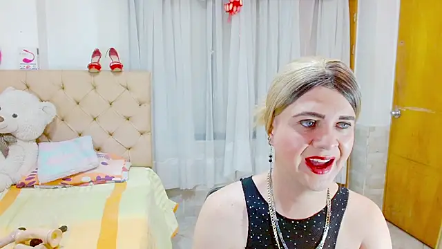 Snapshot of Dolldirtyxxx chatting on 05-20-26, 05:57 Dolldirtyxxx online show from 05-20-26, 05:57