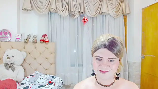Snapshot of Dolldirtyxxx chatting on 05-23-26, 05:12 Dolldirtyxxx online show from 05-23-26, 05:12