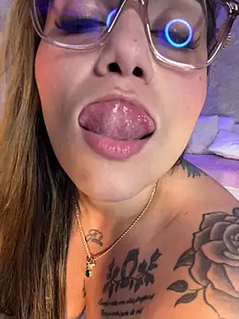 Snapshot of Madissonlove_1 chatting on 05-16-26, 02:19 Madissonlove 1 online show from 05-16-26, 02:19