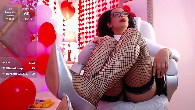 Snapshot of Cintiia_Holmes chatting on 02-15-25, 03:06 Cintiia Holmes online show from 02-15-25, 03:06