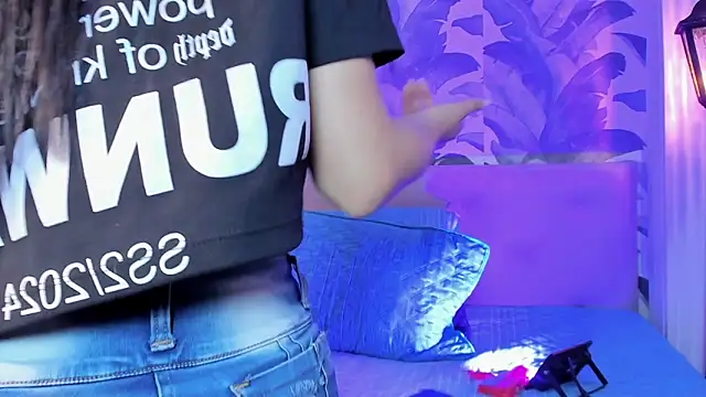 Snapshot of Sami_Evanns chatting on 11-17-25, 02:28 Sami Evanns online show from 11-17-25, 02:28