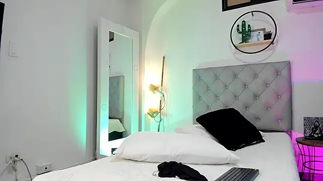 NovaaWheler online show from 03-22-25, 05:06