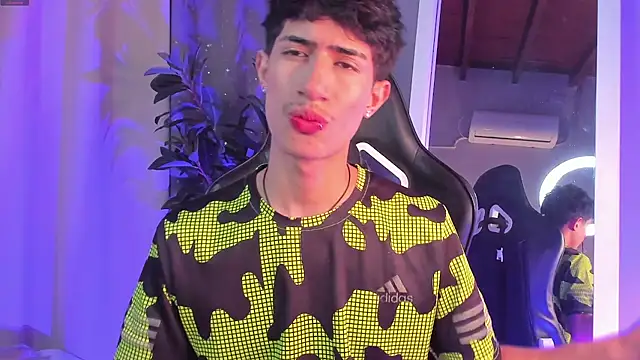 NovaaWheler online show from 09-21-25, 07:04