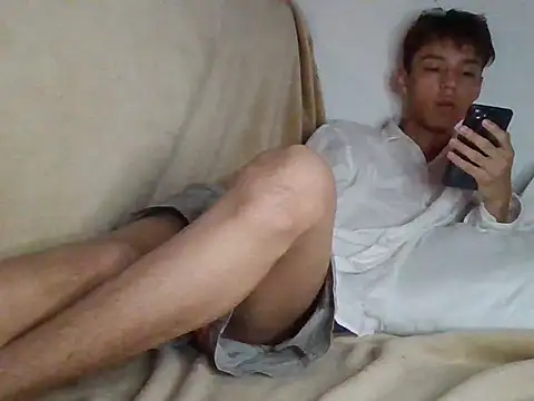 Snapshot of ChavoOT chatting on 02-15-25, 02:04 ChavoOT online show from 02-15-25, 02:04