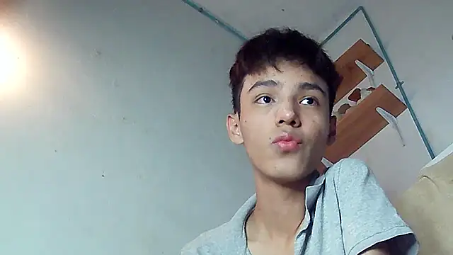 Snapshot of ChavoOT chatting on 03-23-25, 01:20 ChavoOT online show from 03-23-25, 01:20