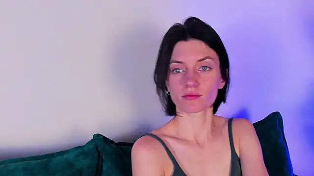 roxy riot  online show from 02-08-25, 07:59