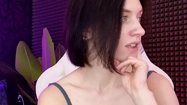 roxy riot  online show from 03-10-25, 07:32