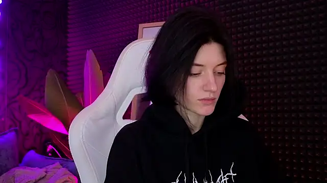 roxy riot  online show from 03-17-25, 04:51