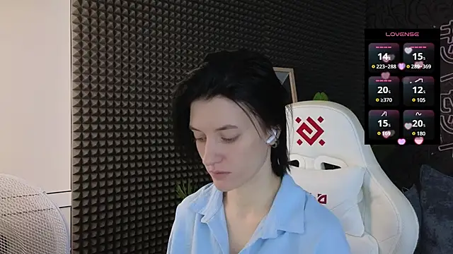 roxy riot  online show from 12-14-25, 03:01