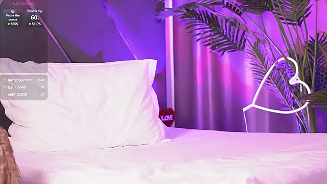 Snapshot of LilaRoses chatting on 03-21-25, 08:06 LilaRoses online show from 03-21-25, 08:06