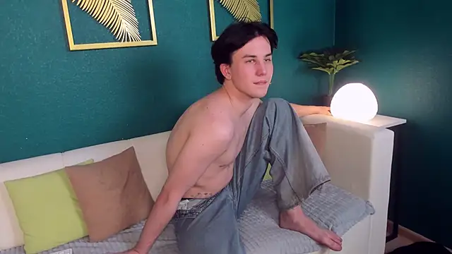 AdrianoAubert online show from 03-07-25, 04:22