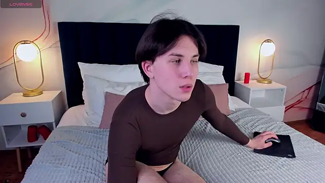 AdrianoAubert online show from 03-08-25, 09:28