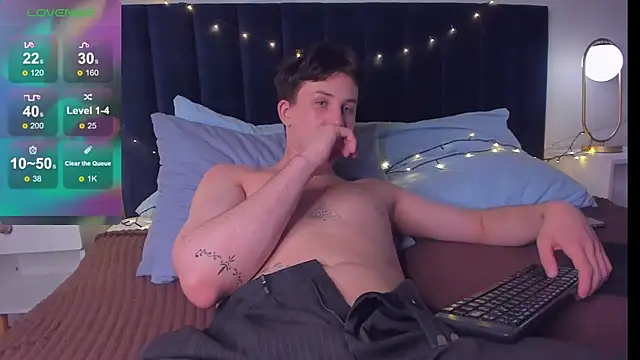 AdrianoAubert online show from 10-12-25, 03:33