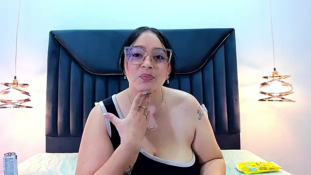 Snapshot of ZamiraGates chatting on 02-26-25, 08:37 ZamiraGates online show from 02-26-25, 08:37