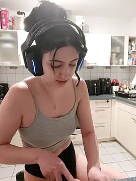 Gamergirl-Linela online show from 11-21-25, 06:17