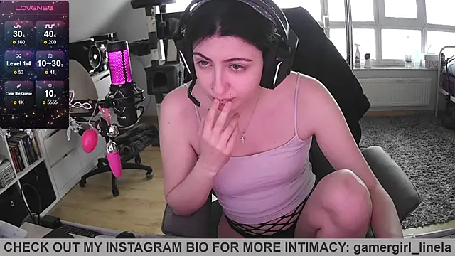 Snapshot of Gamergirl-Linela chatting on 05-15-26, 02:46 Gamergirl-Linela online show from 05-15-26, 02:46