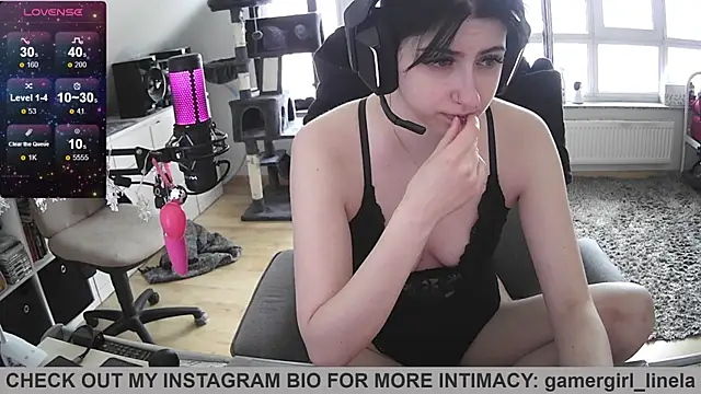 Snapshot of Gamergirl-Linela chatting on 05-20-26, 02:23 Gamergirl-Linela online show from 05-20-26, 02:23