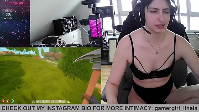 Snapshot of Gamergirl-Linela chatting on 06-12-26, 02:49 Gamergirl-Linela online show from 06-12-26, 02:49