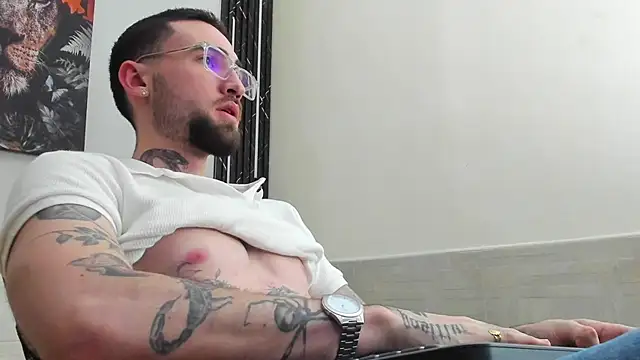 Luke davis01 online show from 02-12-25, 04:55