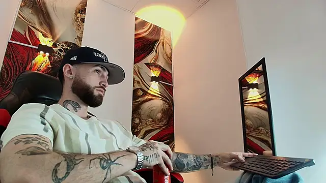 Luke davis01 online show from 10-31-25, 01:23