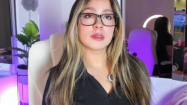 Cloee Rainbow1 online show from 05-16-26, 11:53