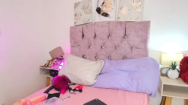 Skye Moore online show from 02-04-26, 07:20