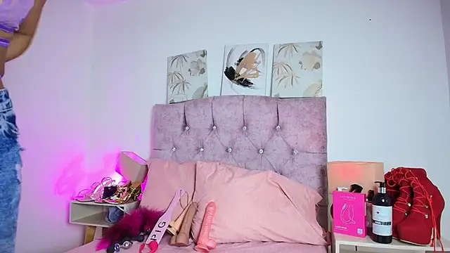 Skye Moore online show from 02-23-26, 07:00