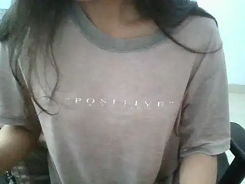 Snapshot of laila_10 chatting on 03-20-26, 11:04 laila 10 online show from 03-20-26, 11:04