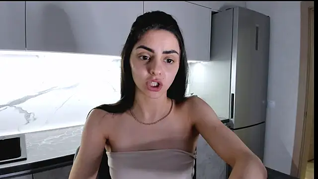 Snapshot of EmiliaZen chatting on 02-08-25, 07:27 EmiliaZen online show from 02-08-25, 07:27