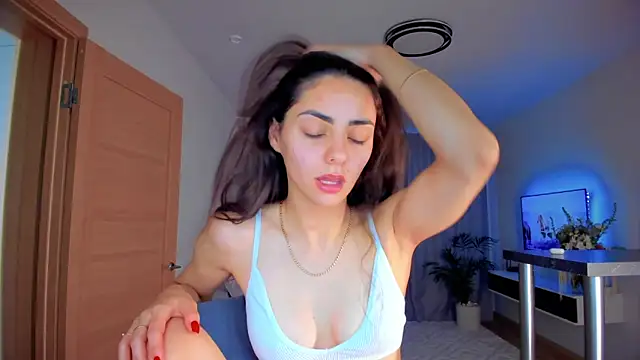 Snapshot of EmiliaZen chatting on 10-29-25, 01:13 EmiliaZen online show from 10-29-25, 01:13