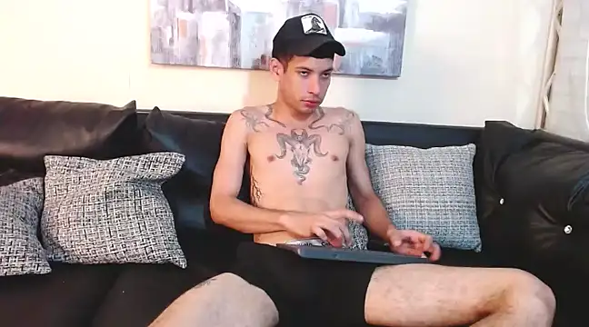 Snapshot of biigjhonny chatting on 02-14-25, 02:28 biigjhonny online show from 02-14-25, 02:28