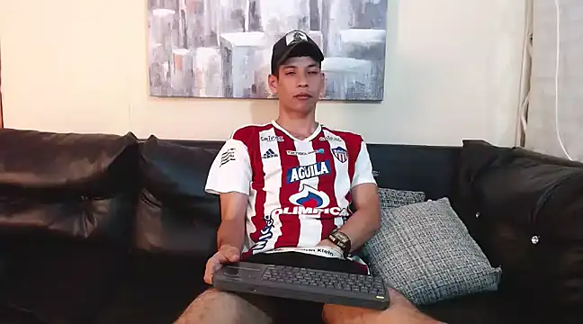 Snapshot of biigjhonny chatting on 02-16-25, 02:31 biigjhonny online show from 02-16-25, 02:31