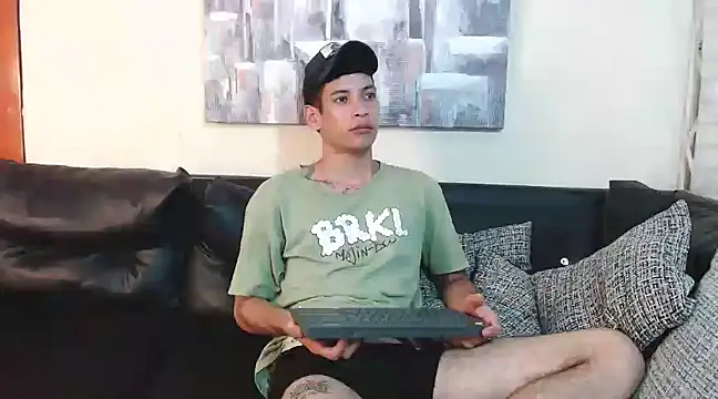 Snapshot of biigjhonny chatting on 02-17-25, 10:03 biigjhonny online show from 02-17-25, 10:03