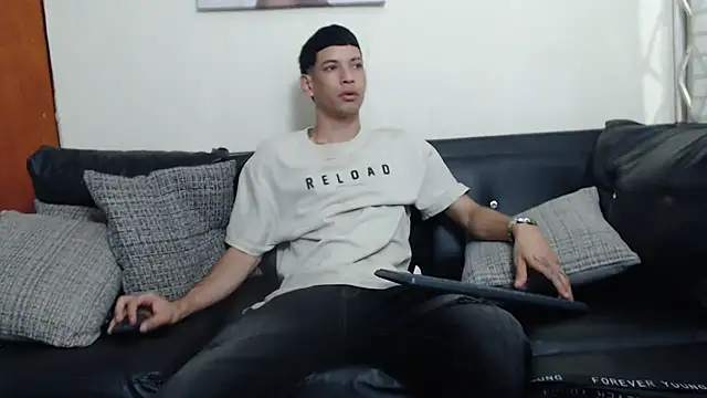 Snapshot of biigjhonny chatting on 09-14-25, 02:33 biigjhonny online show from 09-14-25, 02:33