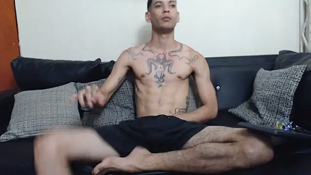 Snapshot of biigjhonny chatting on 10-01-25, 02:06 biigjhonny online show from 10-01-25, 02:06