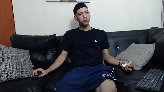 Snapshot of biigjhonny chatting on 10-04-25, 02:42 biigjhonny online show from 10-04-25, 02:42