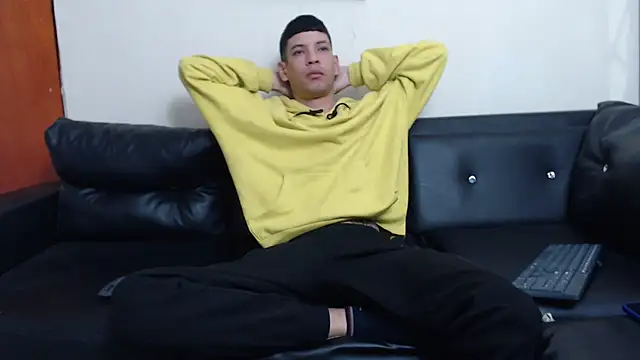 Snapshot of biigjhonny chatting on 11-16-25, 03:12 biigjhonny online show from 11-16-25, 03:12