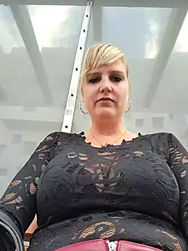 Snapshot of Sexybiene969 chatting on 09-14-25, 03:11 Sexybiene969 online show from 09-14-25, 03:11