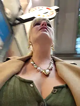 Snapshot of Sexybiene969 chatting on 09-27-25, 01:05 Sexybiene969 online show from 09-27-25, 01:05