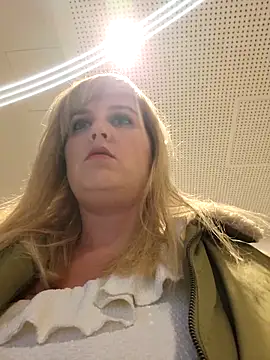 Snapshot of Sexybiene969 chatting on 10-16-25, 04:08 Sexybiene969 online show from 10-16-25, 04:08